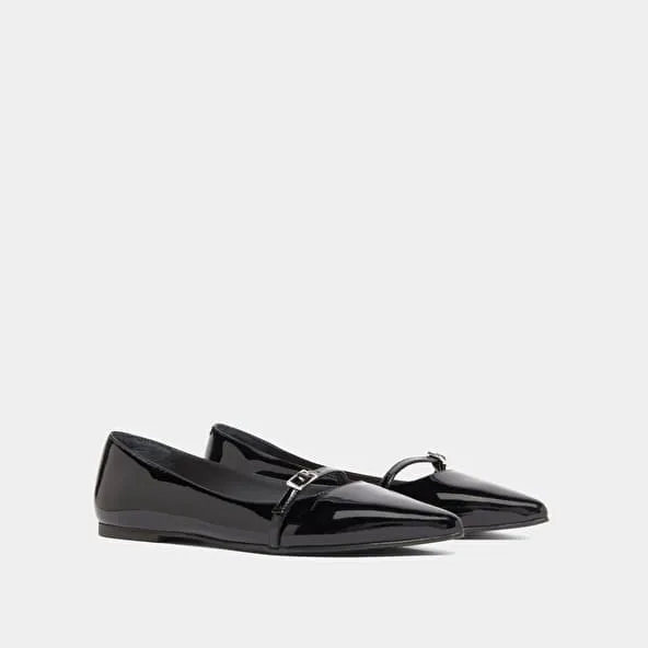 Ballet flats with adjustable buckles in black patent