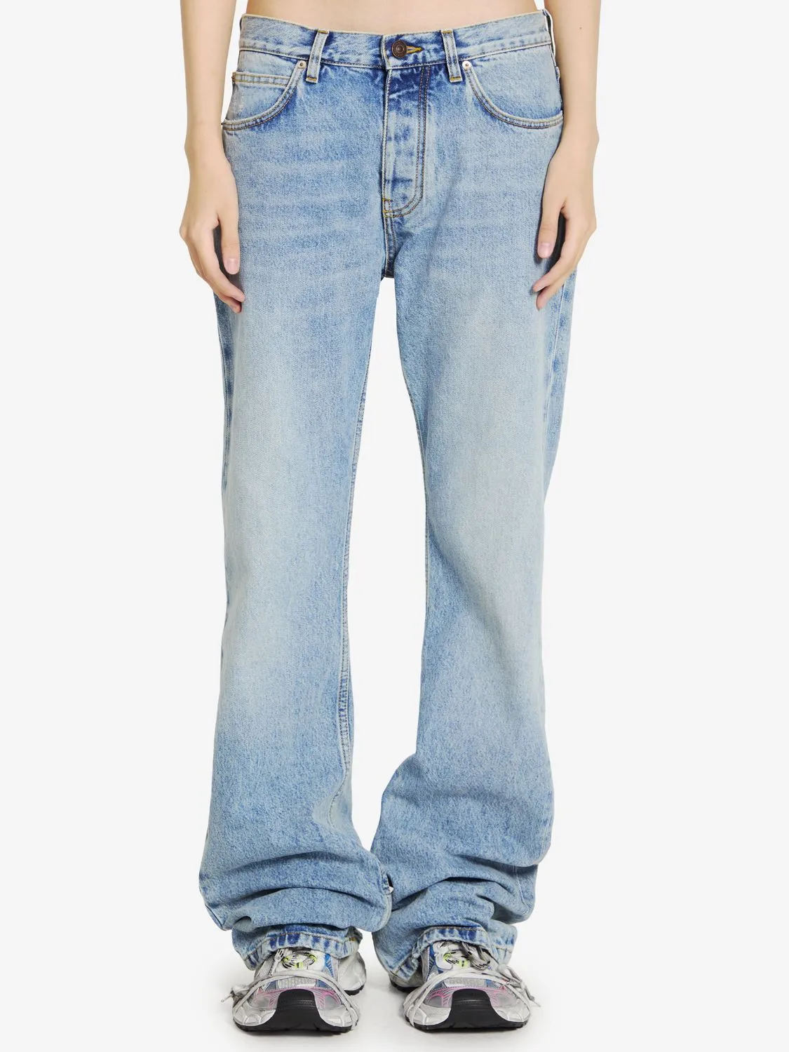 LIGHT BLUE JEANS WITH DISTRESSED HEM