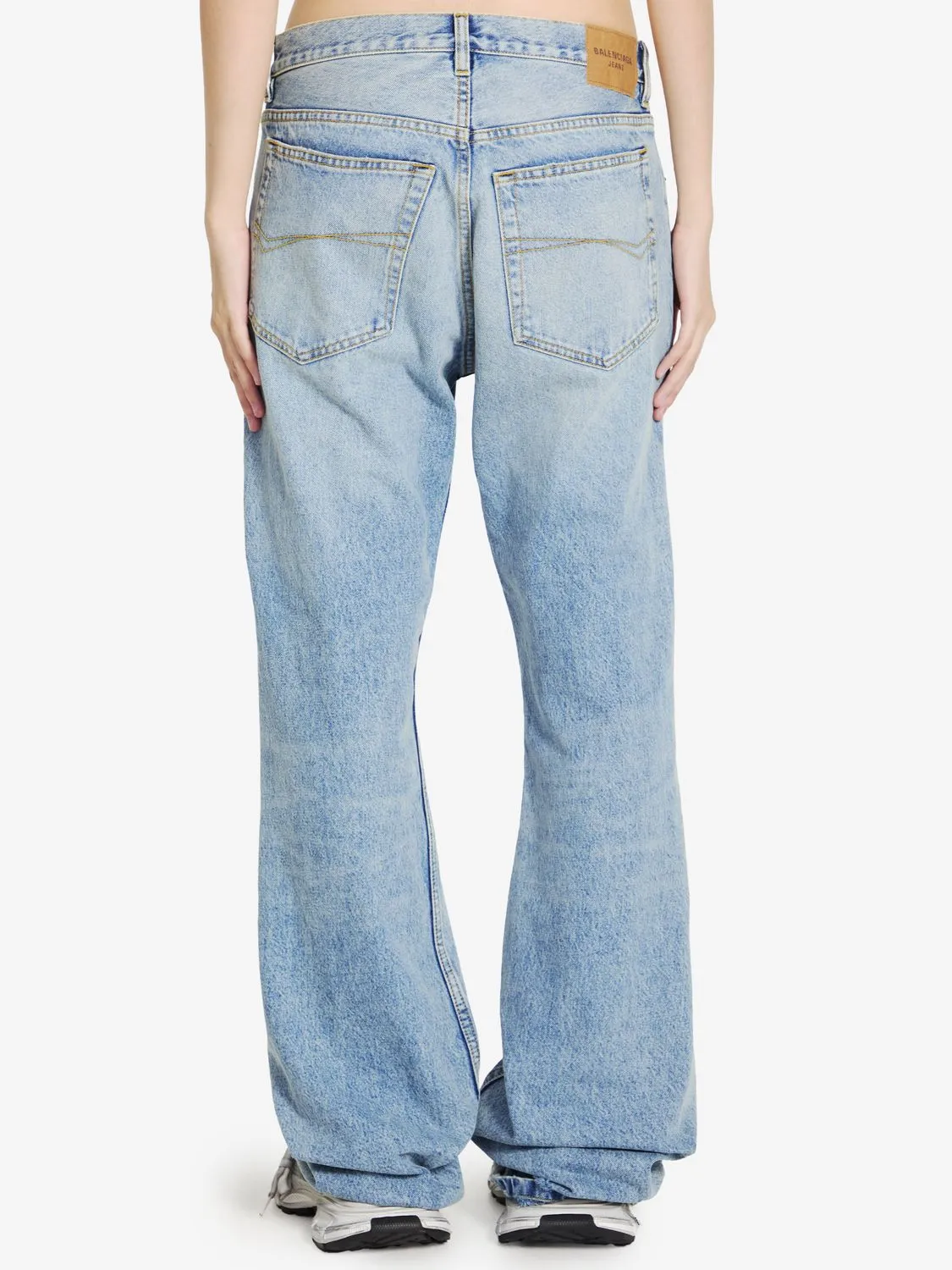 LIGHT BLUE JEANS WITH DISTRESSED HEM