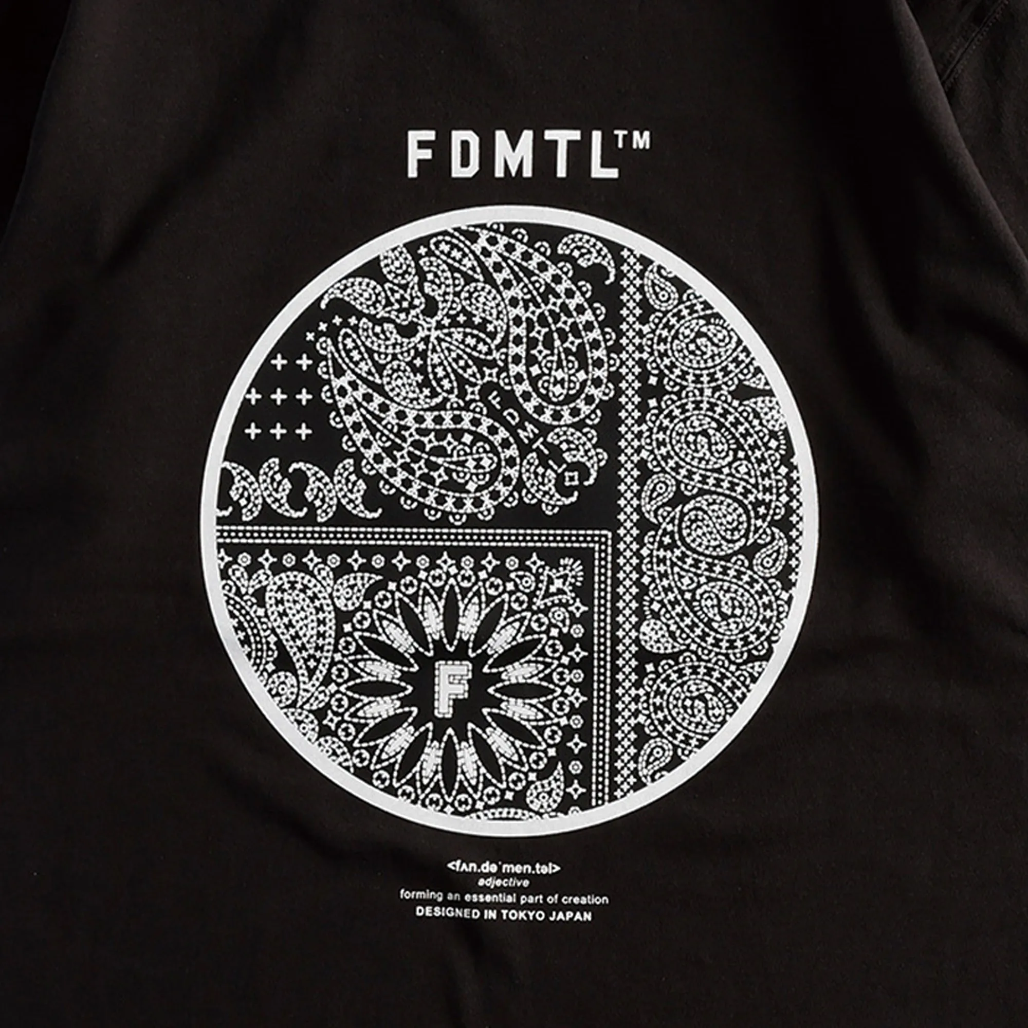 PRINTED PAISLEY TEE SUMI 'BLACK'