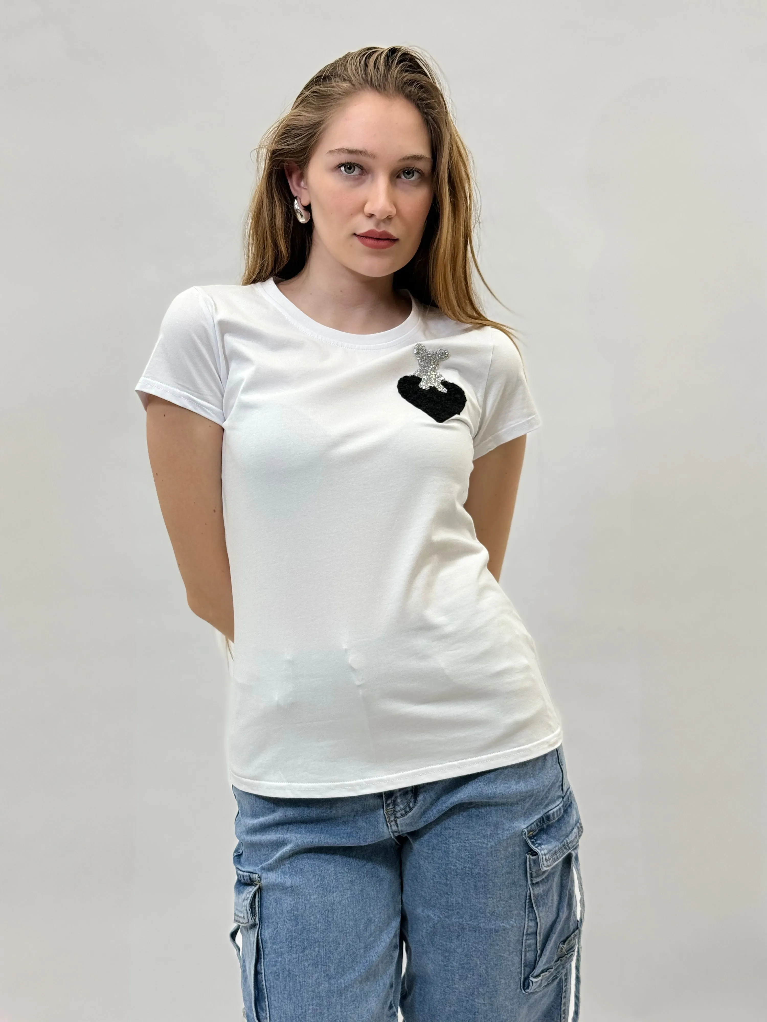 T-shirt con cuore e orso