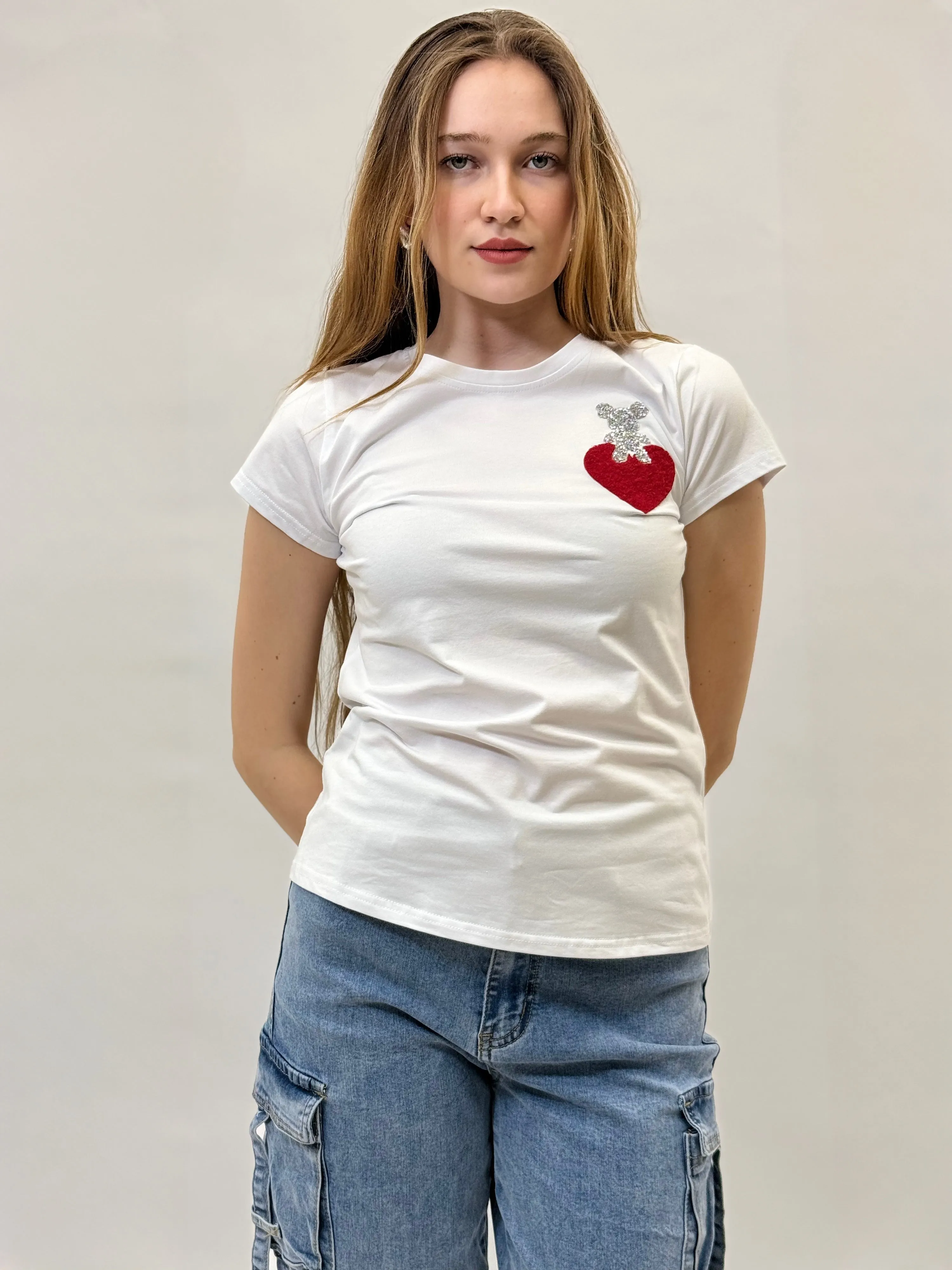 T-shirt con cuore e orso