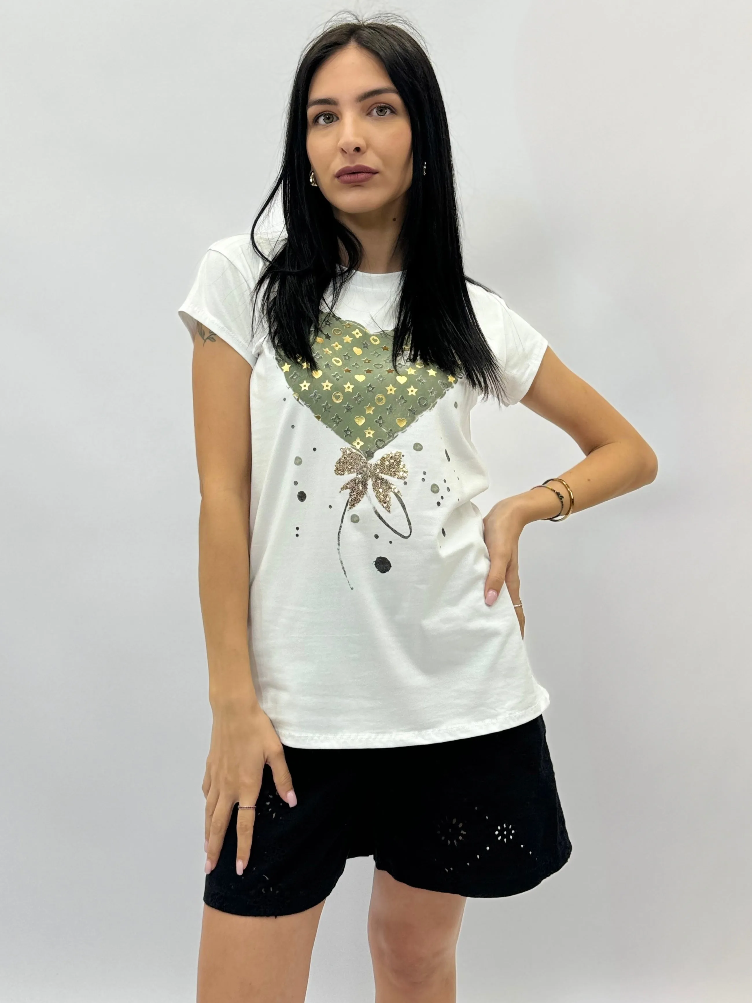 T-shirt con stampa cuore